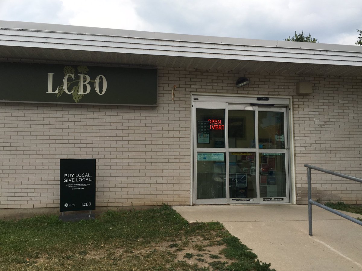 weRpossibility's tweet photo. Loved stopping by the beautiful Village of Paisley yesterday to visit the @LCBO during their campaign in support of United Way. Enjoyed chatting with Aaron & learning more about the store which has a stunning hand-painted mural. Thank U donors. Thank U LCBO. #BuyLocalGiveLocal https://t.co/VxKk28ZxG9