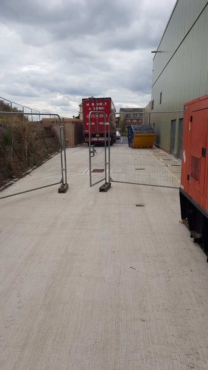 FactoryFitUK's tweet photo. A wagon stuffed with a new #mezzanine pulling up in Barnstable, ready to be off loaded and installed by one of our professional site crews. #hbholt #transport #Construction https://t.co/cGM9Suf4iP