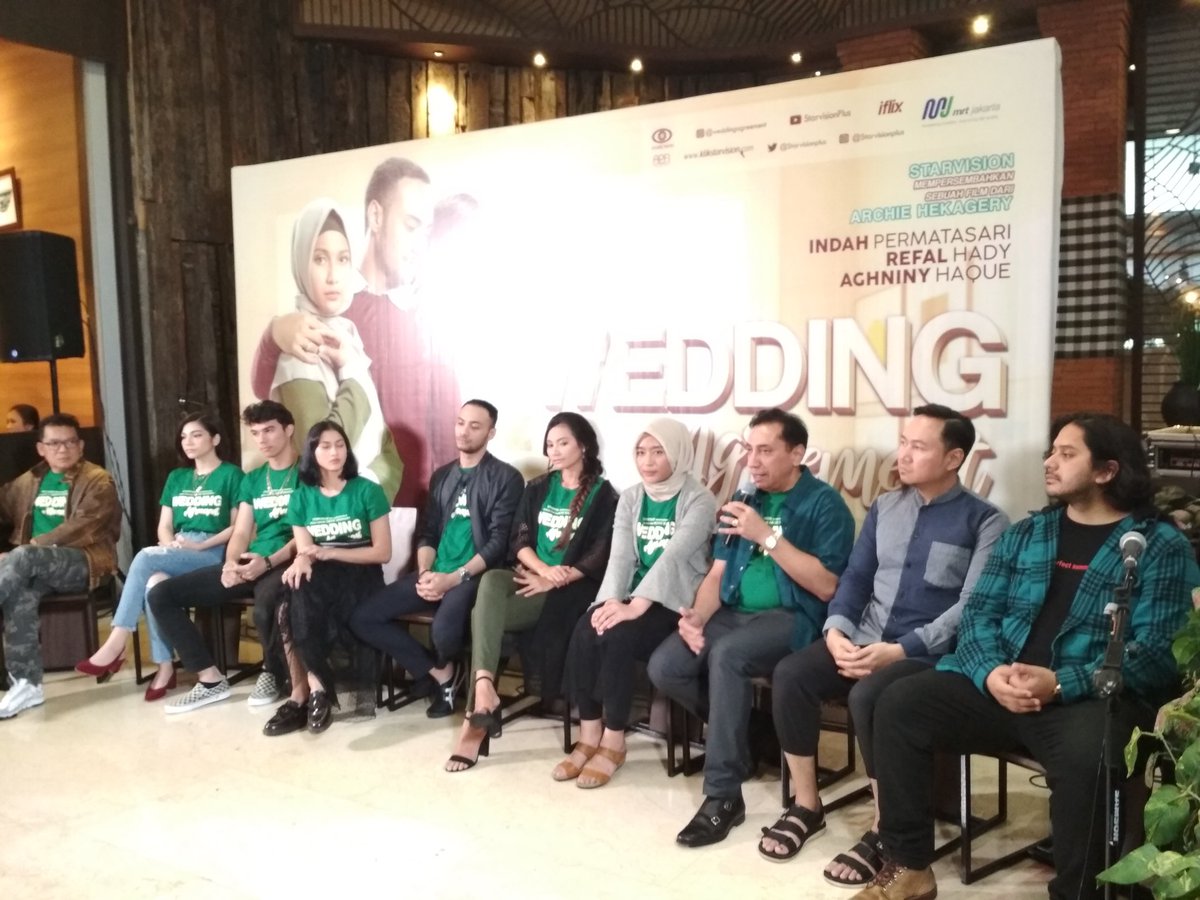 moviegoersID's tweet photo. Film #WeedingAgreement dibintangi oleh Refal Hady, Indah Permatasari, Aghniny Haque, Jeff Smith, Fergie Britney, Mathias Muchus, Ria Irawan dan juga Ria Ricis.

Film ini merupakan debut sutradara Archie Hekagery serta diangkat dari novel karya Mia Chuz

#FilmWeedingAgreement https://t.co/IR0sTf8U2p
