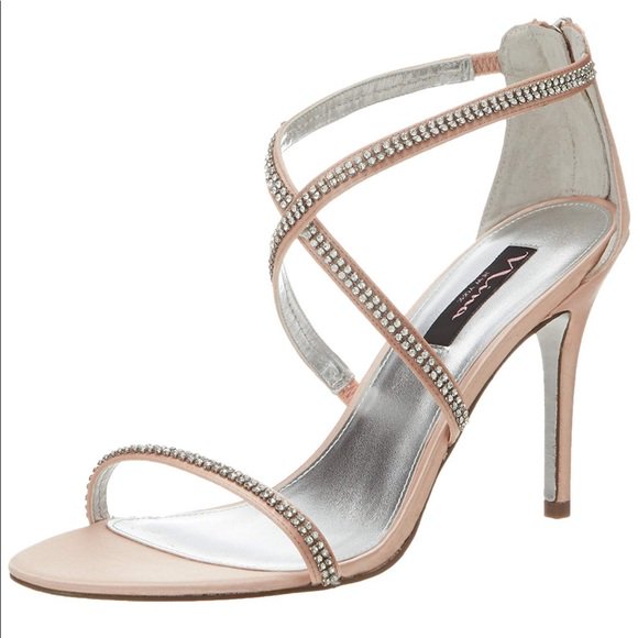 larw1958's tweet photo. So good I had to share! Check out all the items I'm loving on @Poshmarkapp #poshmark #fashion #style #shopmycloset #nina #boutique #stevemadden: https://t.co/oJmiPUCtw8 https://t.co/EHhwTdrSk8