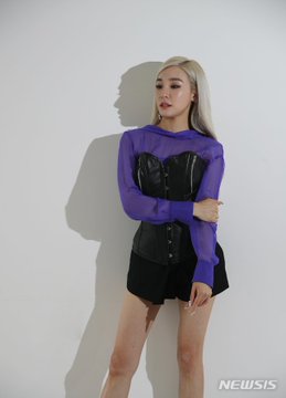 [PHOTO] Tiffany Young Newsis Interview Photo EAt9IztUwAIO-0r?format=jpg&name=360x360