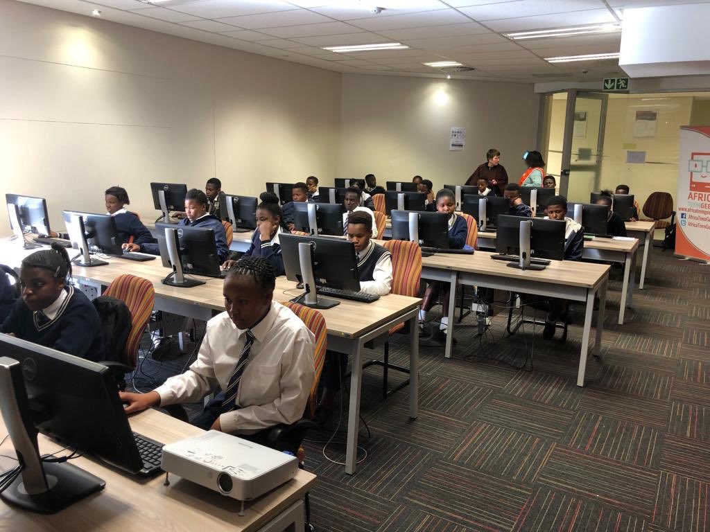 africateengeeks's tweet photo. This #nsw2019 we are supporting @unisa school of computing by running #coding lessons everyday for the duration of the #nationalscienceweek #africateengeeks #girlgeek https://t.co/jzgdJ9i4mU