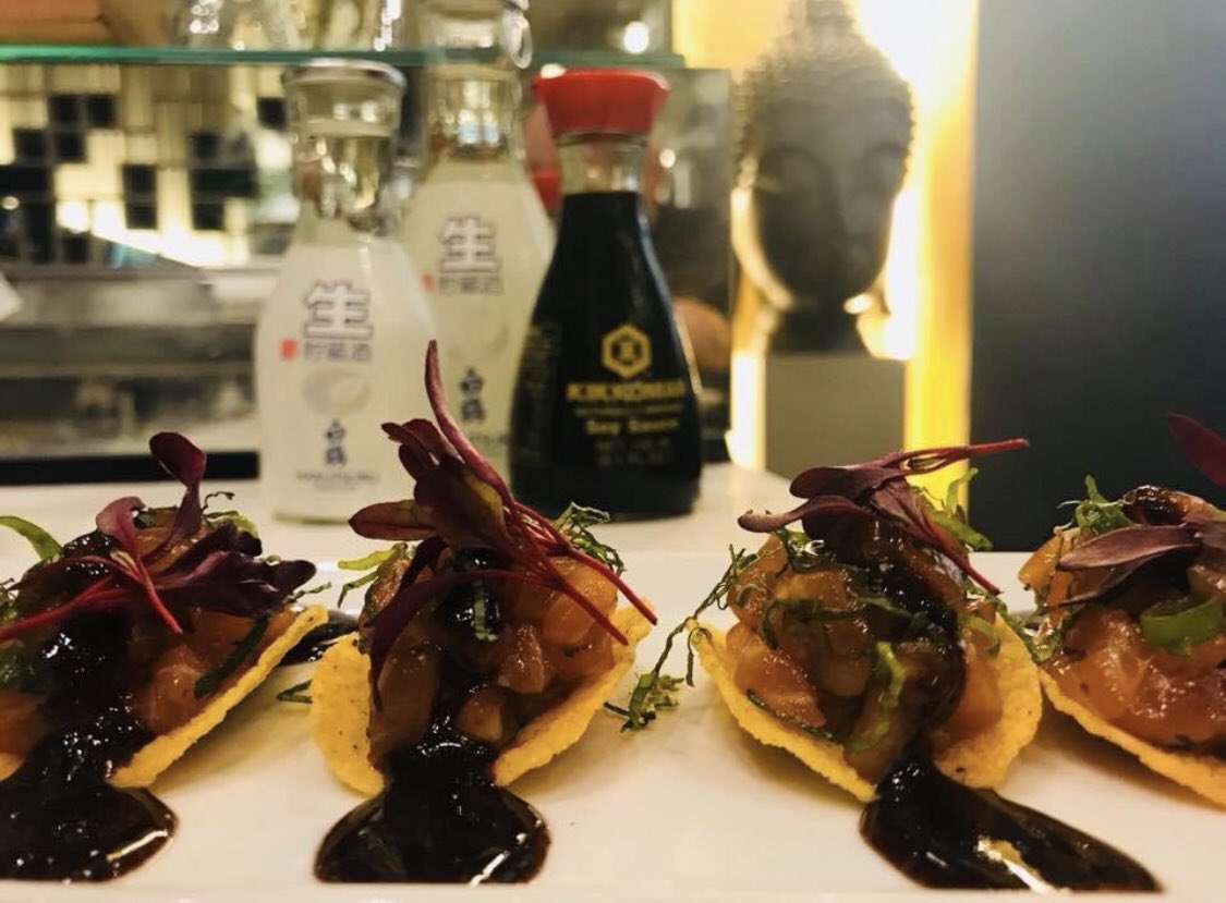 It’s a Taco Tuesday at So Yum 🌮  Take a bit out of this one, rolled and filled to perfection 🌮 #tacotuesday #tacos #asiantacos #johannesburg #restaurant #asianfusion #asiancuisine #menufavourite #signaturedish <a href="/soyumhemel/">So Yum - Hyde Park</a> <a href="/HPCHydePark/">HPCHydePark</a>