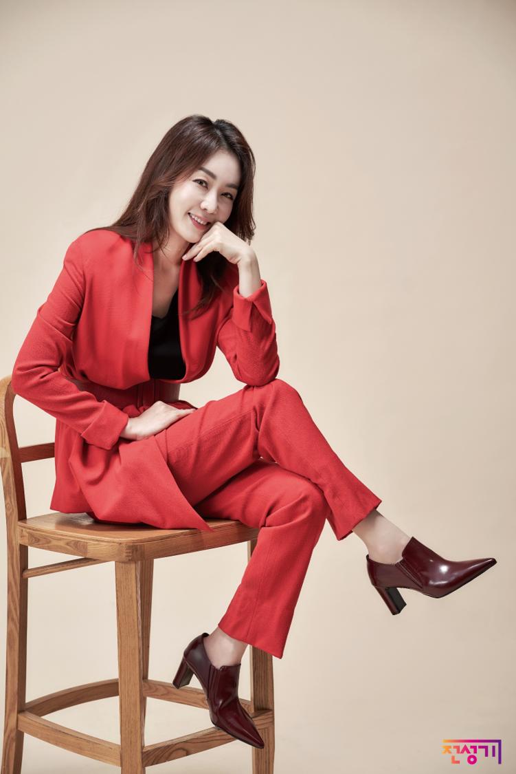 Queen_nan_'s tweet photo. Name : Kim jung nan
Age: 1971.07.16 
Body: 163. AB
Debut: 1991 KBS 14기 탤런트
JOB : Actor

사진출처 : 각 포털 뉴스 및 @ dusejr824 https://t.co/oAp4o16iS8