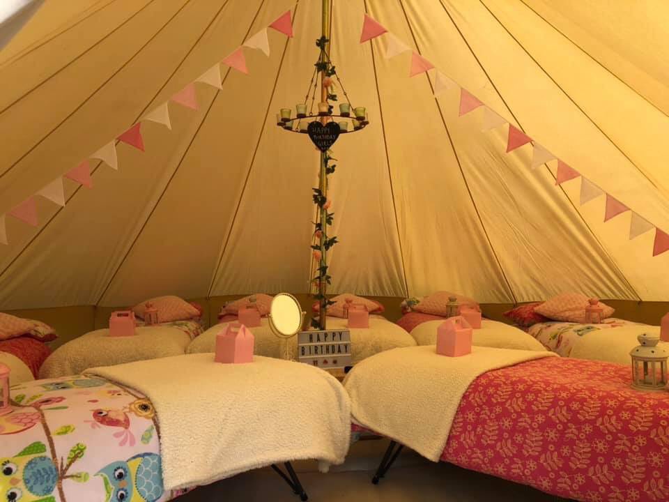 If you're looking for something to entertain the children over the school holidays then a bell tent or tipi sleepover is the perfect thing! Not just limited to weekends (or birthdays!), sleepovers can be any night of the week! Whoop whoop!!