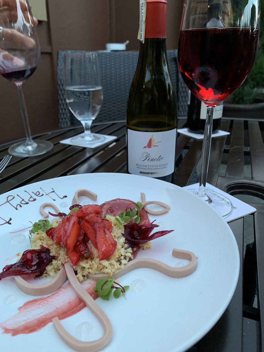 ErwinSandee's tweet photo. Great flavors, great atmosphere and oh yeah, the wine! We paired the main course with the 2015 red blend artist series from @amauricecellars which was superb!! Thanks #BarkingFrogWoodinville for an unforgettable experience!! #woodinville #amaurice #loveisintheair #washingtonwine https://t.co/aWbFN6SoYh