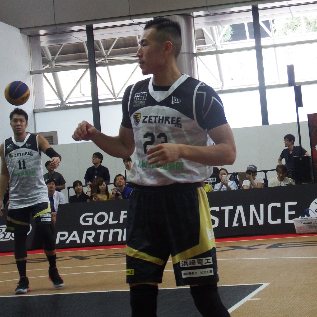 hoopms's tweet photo. #3x3EXE #3x3exe
#3x3
#basketball🏀
#zethreeexe
delaこと
#小寺裕介 選手
昨々シーズンは、B.LEAGEの金沢武士団でプレイしてましたし、ストリートボールではおなじみの選手でした。
この人の気迫あふれるプレイはすきです❤️ https://t.co/xZ4UIFtQHj