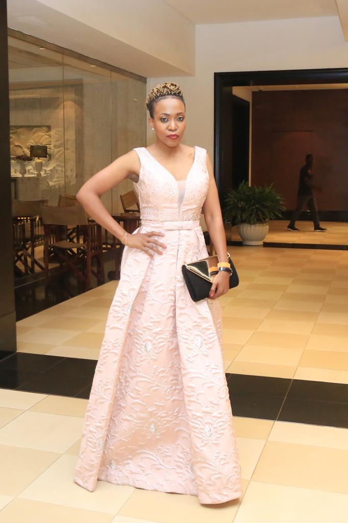 CleopatKoheirwe's tweet photo. Thank you to my stylist @TinahBradStore for this lovely dress.😘😍 My daughter saw me & asked, "Mommy, where is your tiara? You look like a princess."😅
Hairstyle @hairbyzziwa
MUA: #AifazMakeupStudio
Purse: #PursePerfect
📸 #DramaDancunsPhotography #MissUG19 #MissUG2019finale https://t.co/YvdUebMntq
