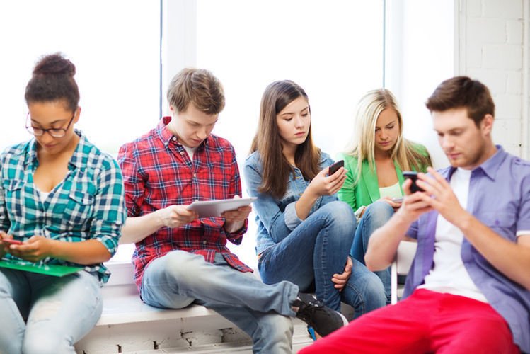 MohsinChirps's tweet photo. Being excessively ONLINE addiction makes our Human aspect OFFLINE. #Online #Offline #excessively #Human #HumanityFirst #TuesdayThoughts #TuesdayMotivation https://t.co/mtvSCRi5iQ