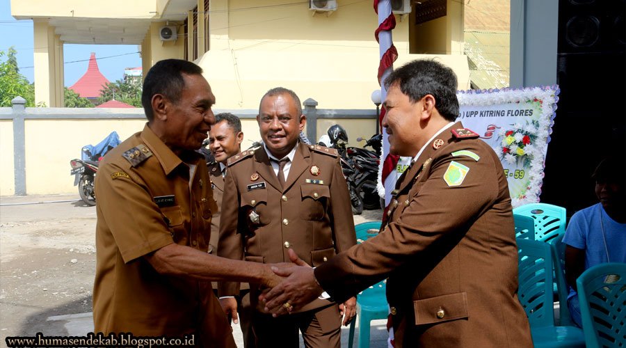 SetdaEnde's tweet photo. Kejaksaan Negeri (Kejari) Ende Merayakan HUT Adhyaksa Yang Ke-59 dengan Menggelar Syukuran Bersama Di Halaman Kantor Kejari Ende, Senin (22/7). Dihadiri Oleh Wakil Bupati Ende,Drs.H Djafar H.Achmad,MM https://t.co/Y5ULA6Y1Y5