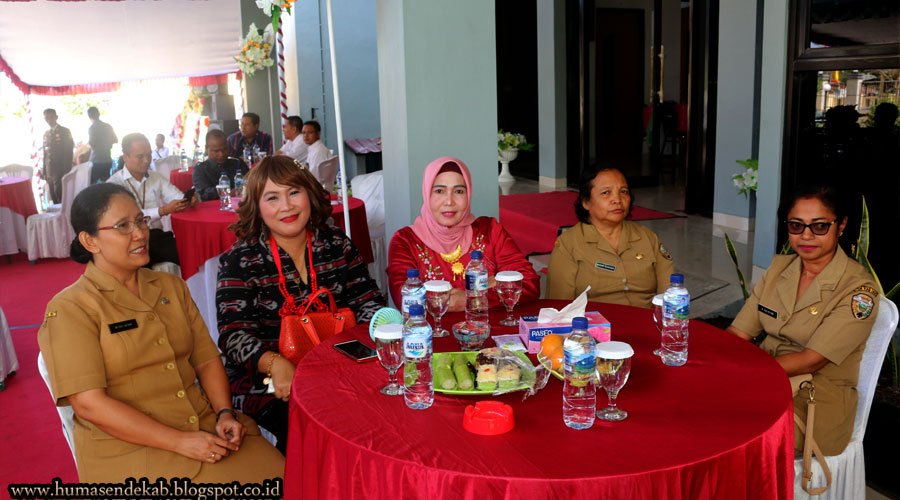 SetdaEnde's tweet photo. Kejaksaan Negeri (Kejari) Ende Merayakan HUT Adhyaksa Yang Ke-59 dengan Menggelar Syukuran Bersama Di Halaman Kantor Kejari Ende, Senin (22/7). Dihadiri Oleh Wakil Bupati Ende,Drs.H Djafar H.Achmad,MM https://t.co/Y5ULA6Y1Y5