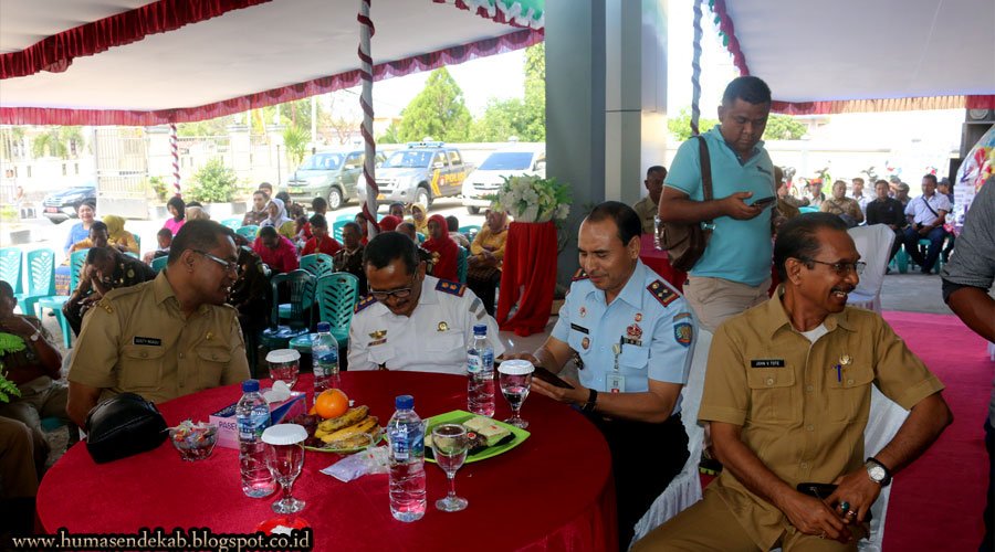 SetdaEnde's tweet photo. Kejaksaan Negeri (Kejari) Ende Merayakan HUT Adhyaksa Yang Ke-59 dengan Menggelar Syukuran Bersama Di Halaman Kantor Kejari Ende, Senin (22/7). Dihadiri Oleh Wakil Bupati Ende,Drs.H Djafar H.Achmad,MM https://t.co/Y5ULA6Y1Y5