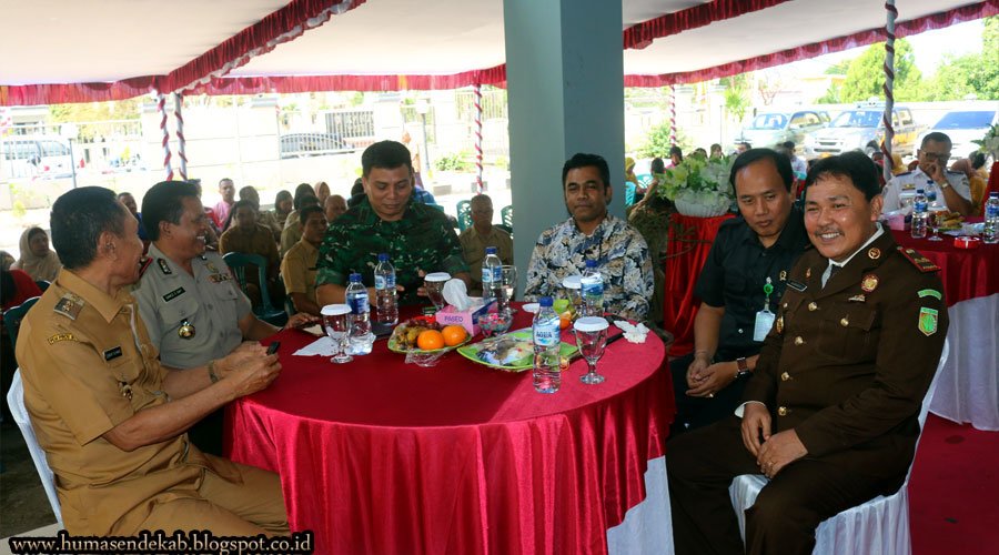 SetdaEnde's tweet photo. Kejaksaan Negeri (Kejari) Ende Merayakan HUT Adhyaksa Yang Ke-59 dengan Menggelar Syukuran Bersama Di Halaman Kantor Kejari Ende, Senin (22/7). Dihadiri Oleh Wakil Bupati Ende,Drs.H Djafar H.Achmad,MM https://t.co/Y5ULA6Y1Y5