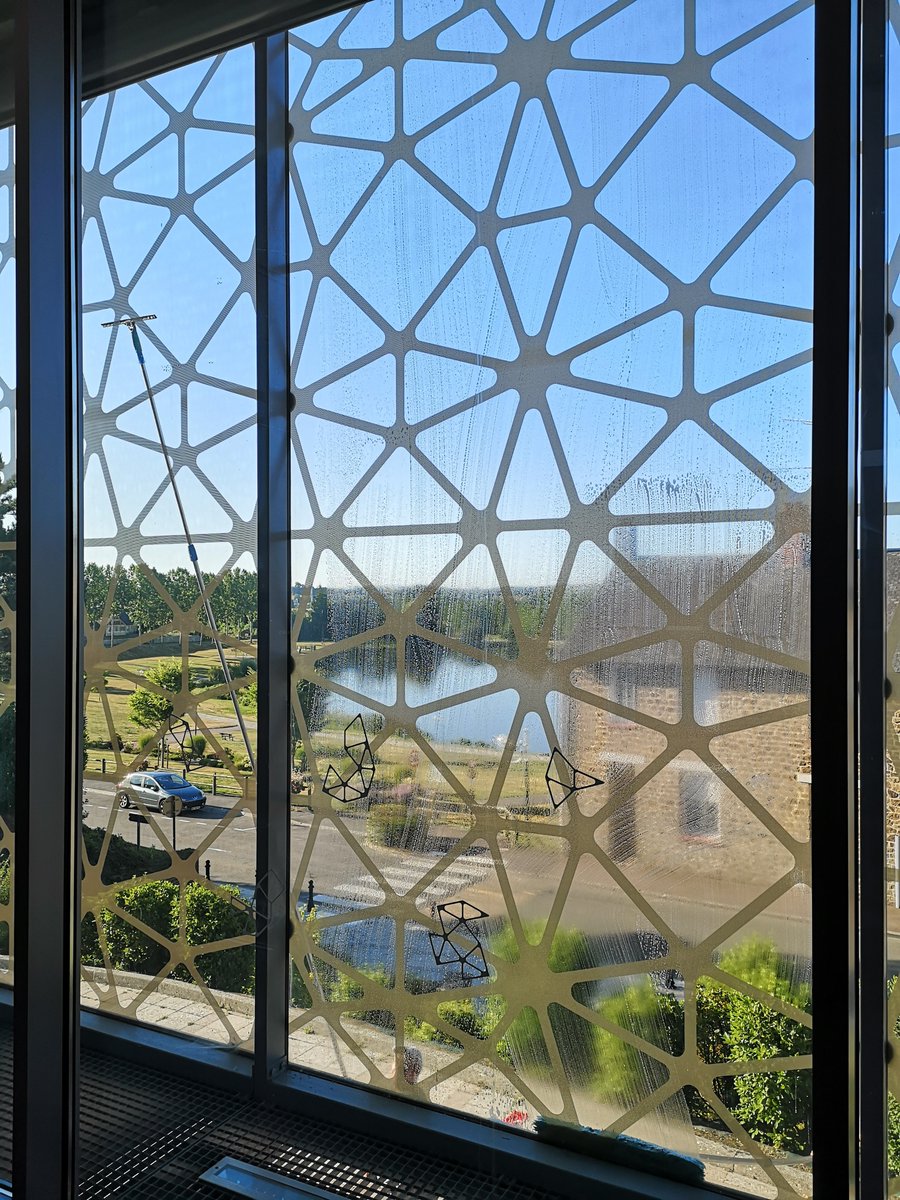 MMMediatheque's tweet photo. Hier, nos vitres ont retrouvé leur belle transparence. https://t.co/V0et2zd6iW