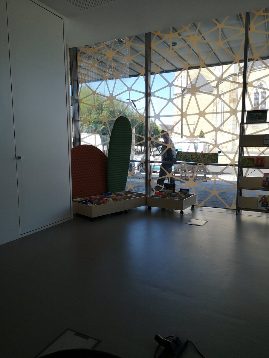 MMMediatheque's tweet photo. Hier, nos vitres ont retrouvé leur belle transparence. https://t.co/V0et2zd6iW
