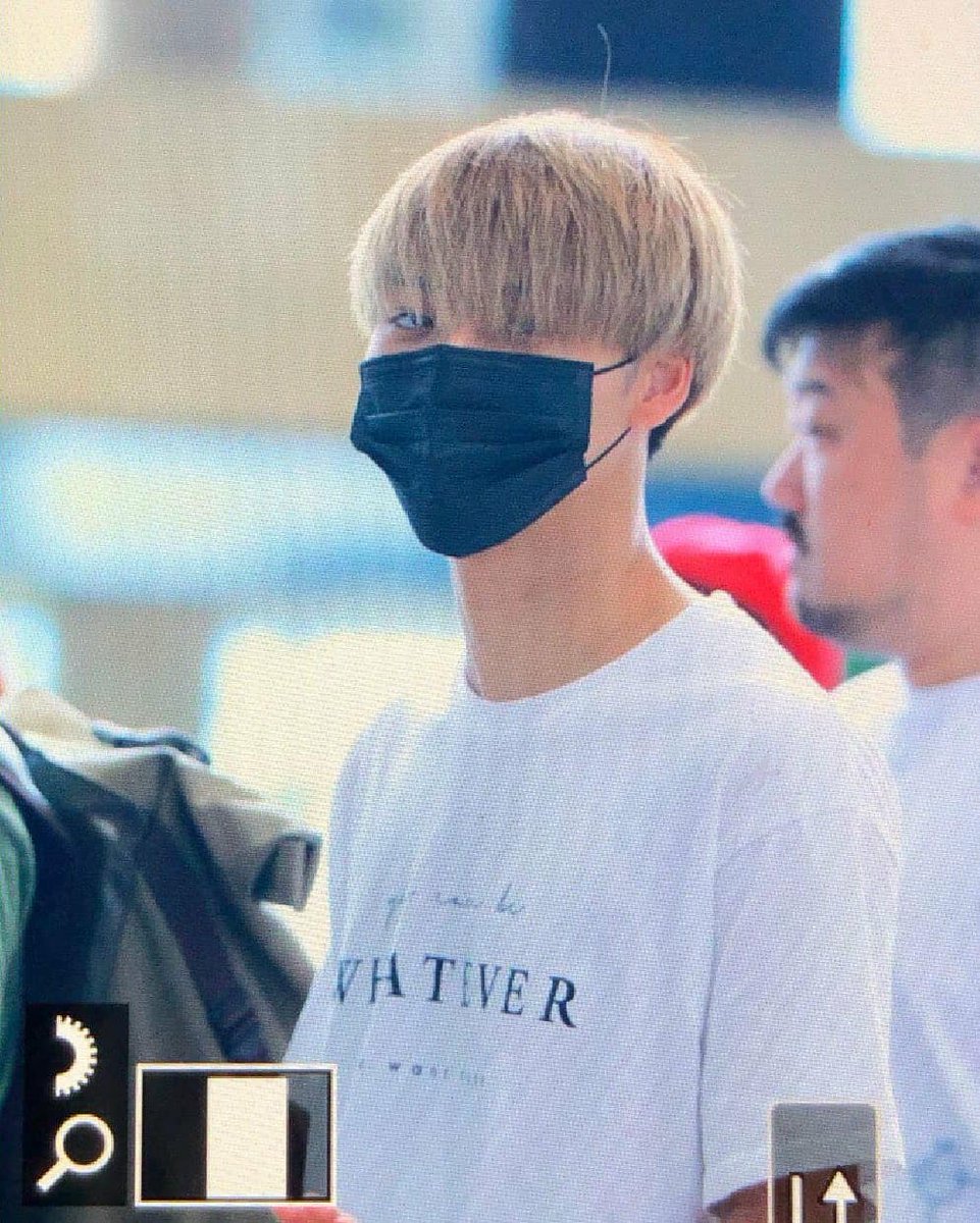 iKONIC_Julie's tweet photo. WHAT IS HE DOING OUT! HE SHOULD BE AT HOME RESTING!!! KQ!! #LetATEEZRest LOOK AT HIS FREAKING ELBOWS!??!?! WHAT'S GOING ON!!!😡😡😡 https://t.co/5ztUy6IGsF