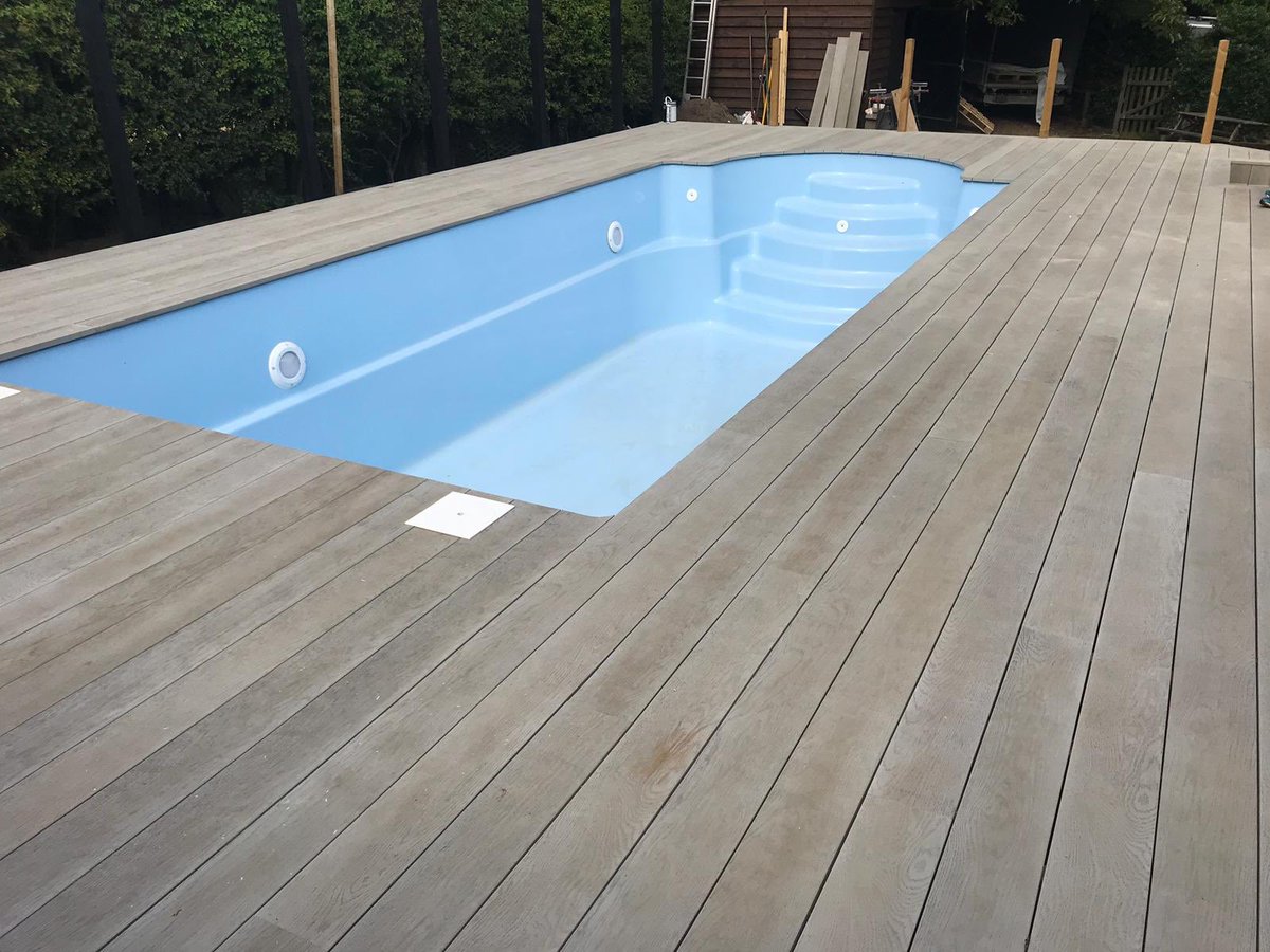 PoolBuildings's tweet image. Here is one of our #fibreglasspools #onepiecepool being installed and finished of with composite decking surround.