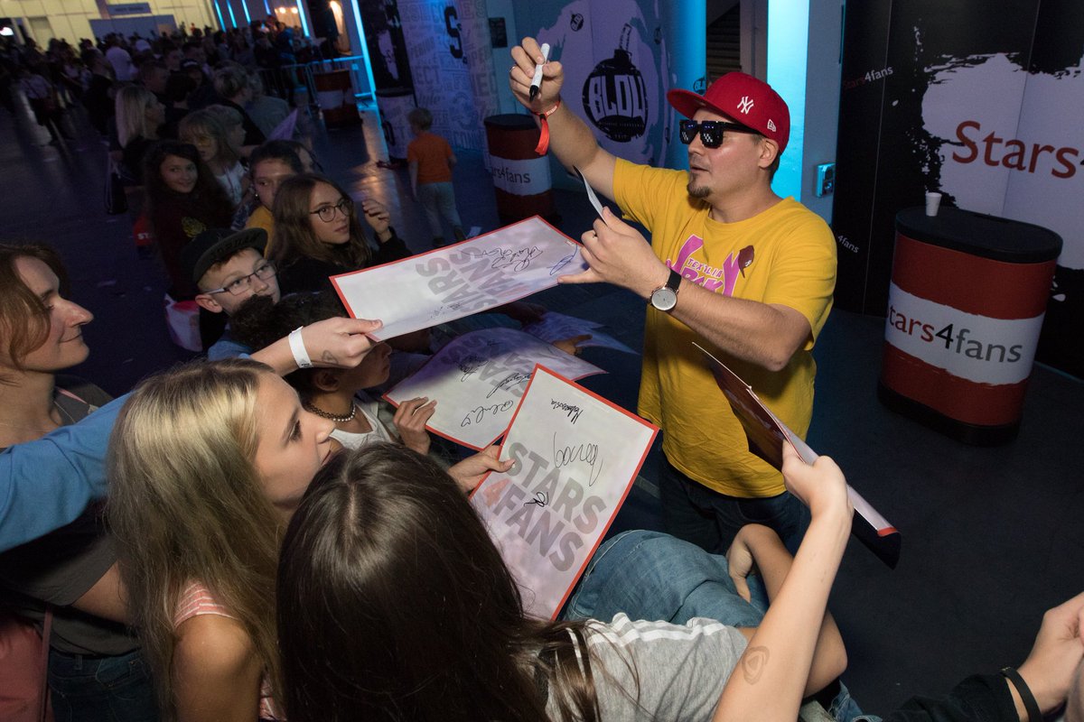 PoznanGameArena's tweet photo. Wielu z Was czekało na nie z niecierpliwością, teraz możecie je mieć 😎 Wystartowała sprzedaż biletów na #Stars4Fans podczas #PGA2019 🔥
Bilety: https://t.co/5iRpaP7jv9
Więcej info: https://t.co/6IUs4XNDo2 https://t.co/k3D4RClbeu