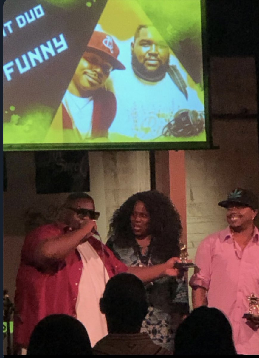LouisCody8's tweet photo. #2coo2funny 
We won a mf award https://t.co/SxJ0bGZfpE