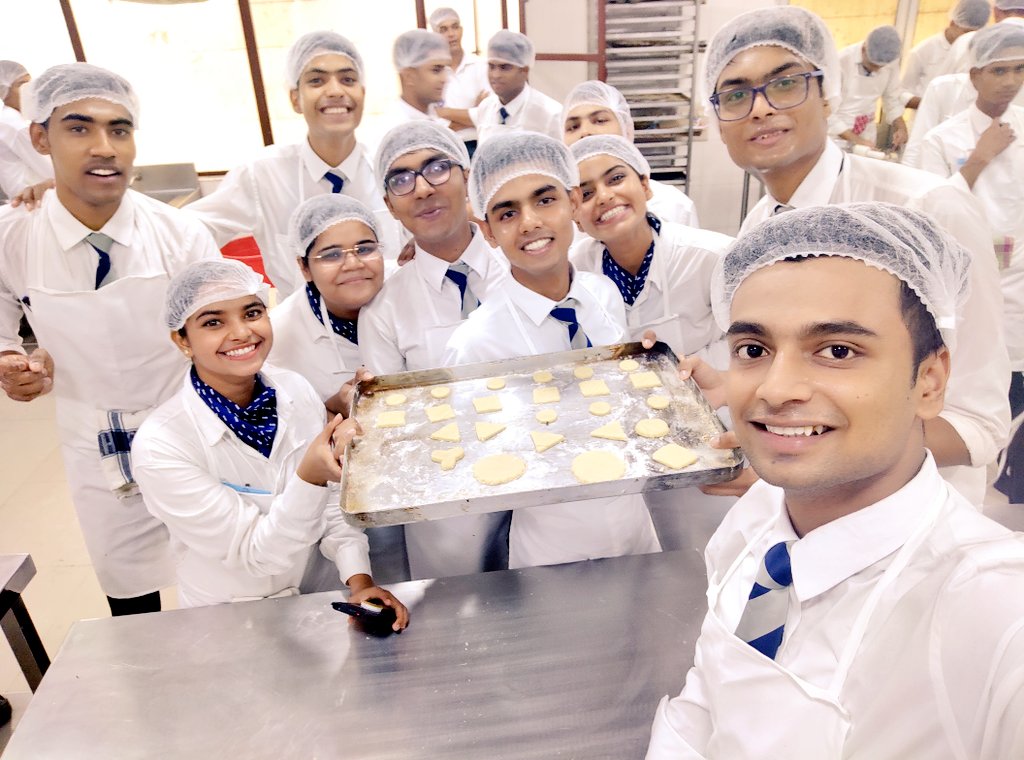 ArbazIIHM's tweet photo. #First_bakery_class
#Namkeen_biscuit
#Yamieee
@delhi_iihm @IIHMHOTELSCHOOL @AADirIIHMDELHI https://t.co/rvr9sqrgp4