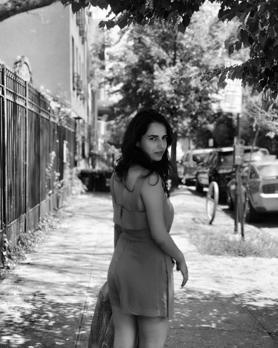 KashmiraIraniFC's tweet photo. [INSTAGRAM] 🖤
.
.
 #blackandwhite #NYC #traveldiaries 
#streetphotography https://t.co/0bn7bxBN6E