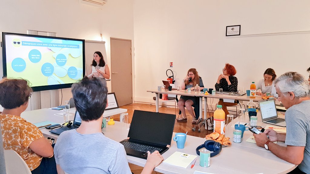 Agence_Polpoz's tweet photo. L'atelier #Sunclasses 🕶  "ligne éditoriale" est lancé par notre consultante @emmazhn. 

Nos chers freelances ont 3h pour travailler leur stratégie #socialmedia.
 
Un mardi matin studieux s'annonce ! https://t.co/FLSW22sAnb