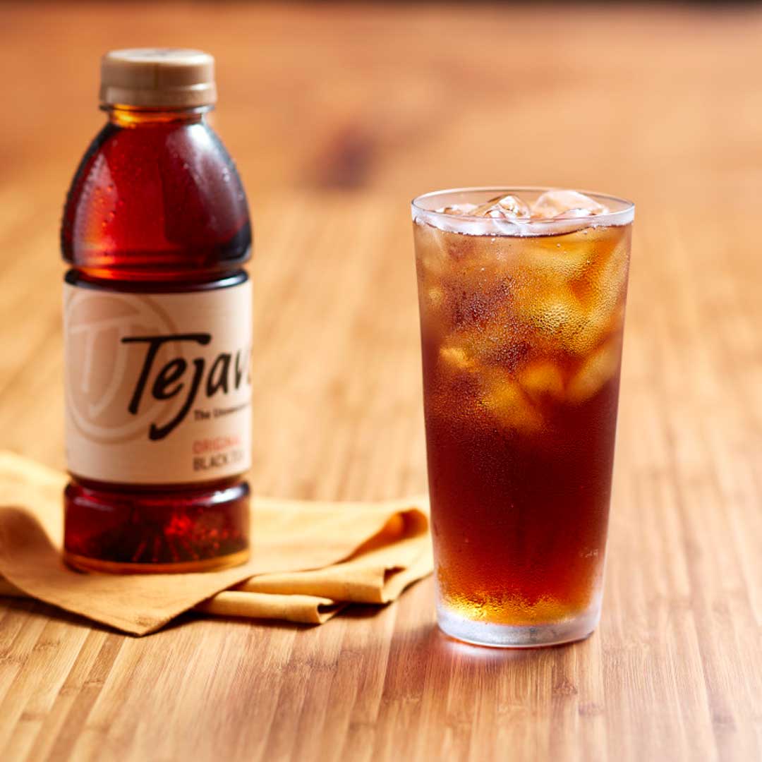 1061KISSFMDFW's tweet photo. #Tejava is unsweetened ice tea that is bold, yet smooth. Picked at peak season, brewed in small batches and available in 4 flavors: Original Black, Peach, Raspberry and Mint! Pick up Tejava at your favorite grocer and find out more at https://t.co/lQpKyJAiqk. #Ad #boldlysmooth https://t.co/AujVFk6yQC