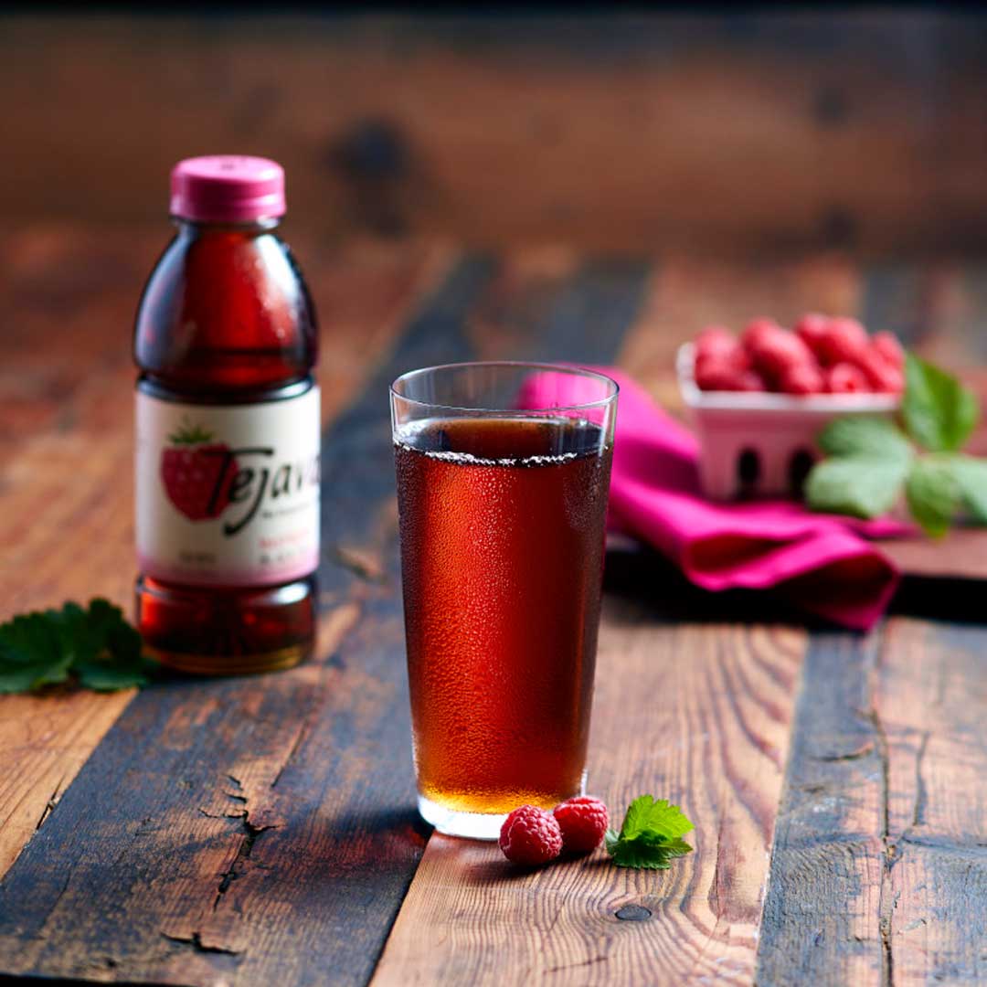 1061KISSFMDFW's tweet photo. #Tejava is unsweetened ice tea that is bold, yet smooth. Picked at peak season, brewed in small batches and available in 4 flavors: Original Black, Peach, Raspberry and Mint! Pick up Tejava at your favorite grocer and find out more at https://t.co/lQpKyJAiqk. #Ad #boldlysmooth https://t.co/AujVFk6yQC