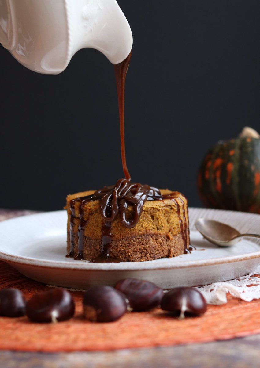 energisethrive's tweet photo. What’s your favourite flavour of cheesecake?! 🍰 we’re celebrating National Cheesecake day with a throwback to our spiced pumpkin vegan cheesecake 😋 #ontheblog
#nationalcheesecakeday #vegancheesecake #veganbaking #dairyfree #biscuitbase #vegancake #cheesecake #eggfree #tofu https://t.co/a4KBjJYTN2