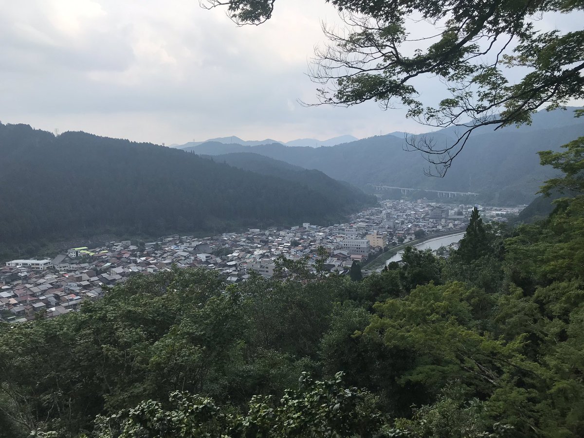 tazimayuu's tweet photo. 本日も郡上八幡城拝みにだけきました。この景色見ながらボケっとするの落ち着きます https://t.co/XVGa8MXgXe