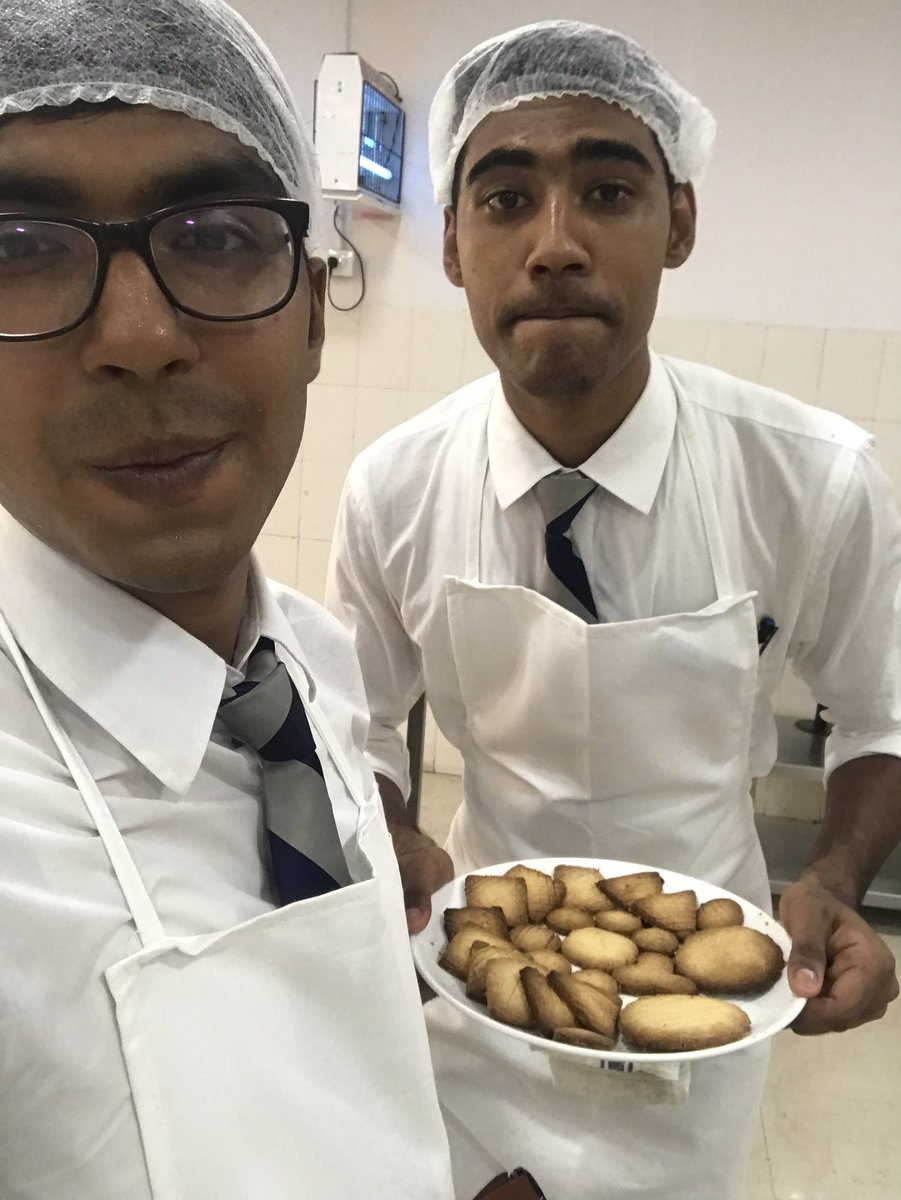 RohanYadaviihm's tweet photo. #1stbakerypracticals
#Namkeen_biscuit 
#IIHMDELHI 
#IIHM 
#aadiriihm https://t.co/eDW7lxi1c7