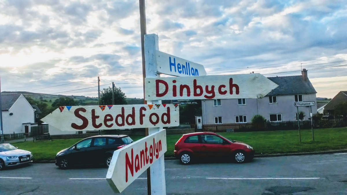 Bro Groes-Bylchau 🏴 (@groes_bylchau) on Twitter photo Mae na rywbeth ar droed,
Mae na siffrwd yn y gwynt,
Mae'r ffordd yn arwain bawb
O Groes i Lanrwst #Steddfod19 <a href="/eisteddfod/">eisteddfod</a> @sirconwy2019 new sign leads people from Groes #Conwy to Llanrwst & the National Eisteddfod <a href="/Eisteddfod_eng/">eisteddfod_eng</a> Mae na rywbeth ar droed,
Mae na siffrwd yn y gwynt,
Mae'r ffordd yn arwain bawb
O Groes i Lanrwst #Steddfod19 <a href="/eisteddfod/">eisteddfod</a> @sirconwy2019 new sign leads people from Groes #Conwy to Llanrwst & the National Eisteddfod <a href="/Eisteddfod_eng/">eisteddfod_eng</a>