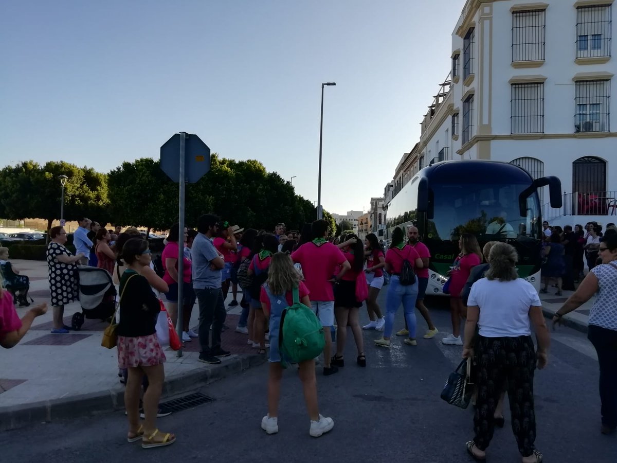 CvcCRUZ's tweet photo. Comienza la aventura... SEAMOS IMPARABLES!!!! 
Camino de las instalaciones de Over Limit en Aznalcóllar!! #TreintingTopic Avisamos al llegar!! https://t.co/gkikuRGhBp