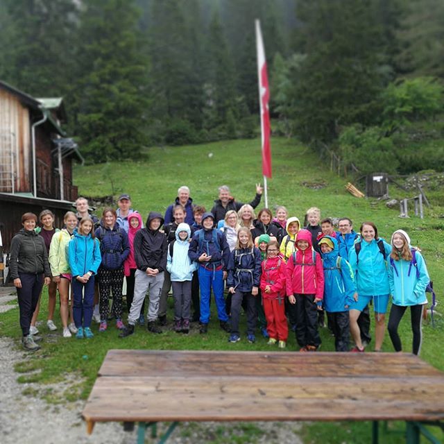 ACHoehenfried's tweet photo. Es gibt kein schlechtes Wetter.. 😎☔✌️
#ACHoehenfried #Sommerlager #regen #cantstopmenow #teamgeist #wandern #vorderkaiserfeldenhütte #vorderkaiserfeldenhüttesuppentopf https://t.co/PTkUBeBo2G https://t.co/HGTrtjxHmq