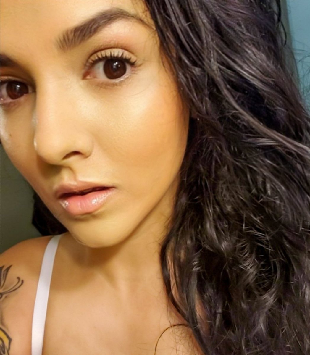 LaneyaArvizu's tweet photo. I think I'm liking this new foundation and setting powder from @milkmakeup
.
.
.
#makeup #foundation #settingpowder #milkcosmetics #mattefoundation #creamy #finish #ilikeitalot #gogetit #sephora #amazon #americanindian #nativegirl #laneya #girlswithtattoos https://t.co/OWoqBRaCZS