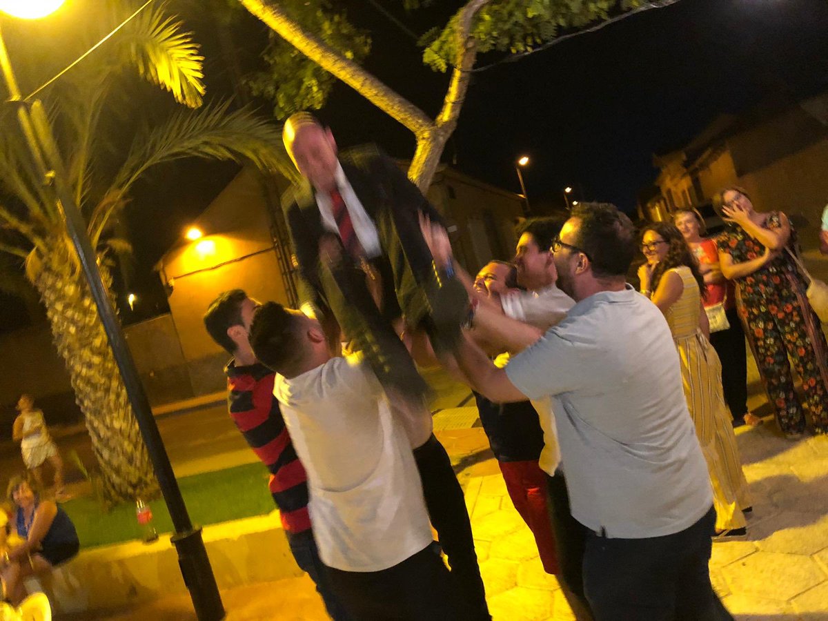 Jose_Burruezo's tweet image. Se les llama amigos, pero en el fondo son familia #Amigos #PP #CompañerosDeVida #Futuro