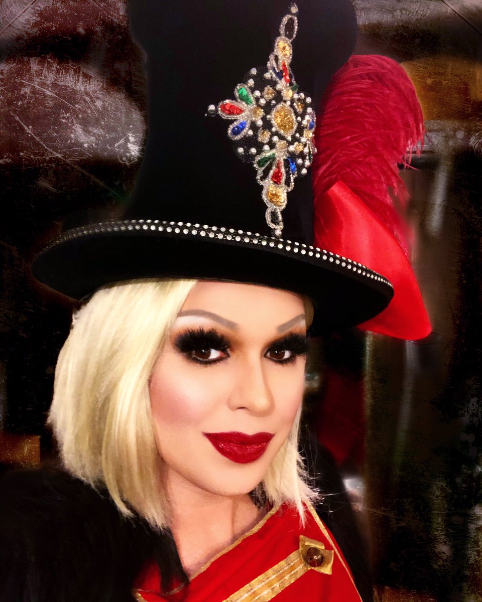IsaacScottQueen's tweet photo. Got the opportunity to co host #meatcircus this past weekend and had a blast. If you haven’t had a chance to see the show yet I highly recommend it! #lefauxshow #lefaux #juliasonbroadway #seattle #gay #nightlife #drag #dragqueen #dragshow #deagqueenmakeup #hair #makeup #beauty https://t.co/ho2jAamDEg
