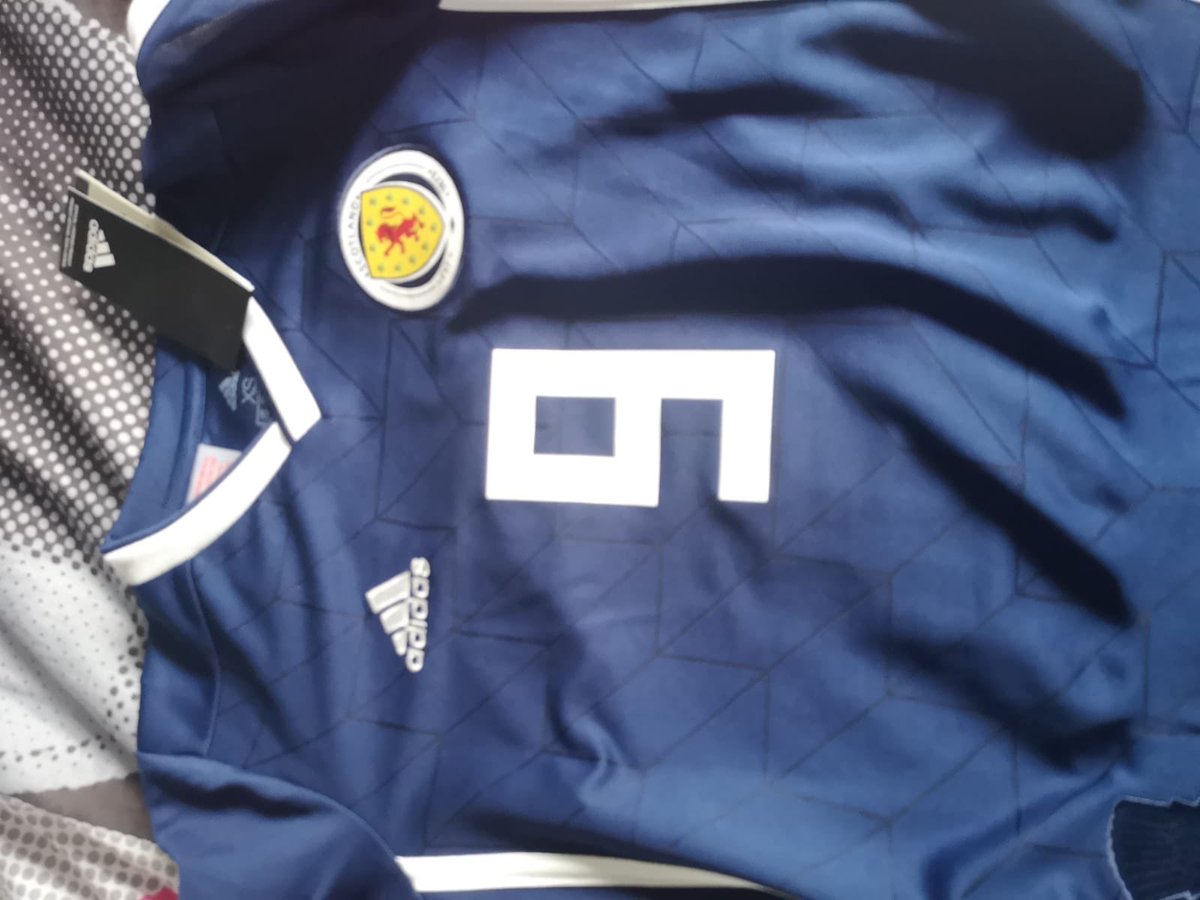 dyet_sharon's tweet photo. @JDhelpteam    

#430605042 ref Order bought a kids Scotland top with name and number on it. Number used are adult sizes numbers and wrong number was put on it?  There’s a 9 on the front and a 6 on the back??? https://t.co/QBwXDYWoO8