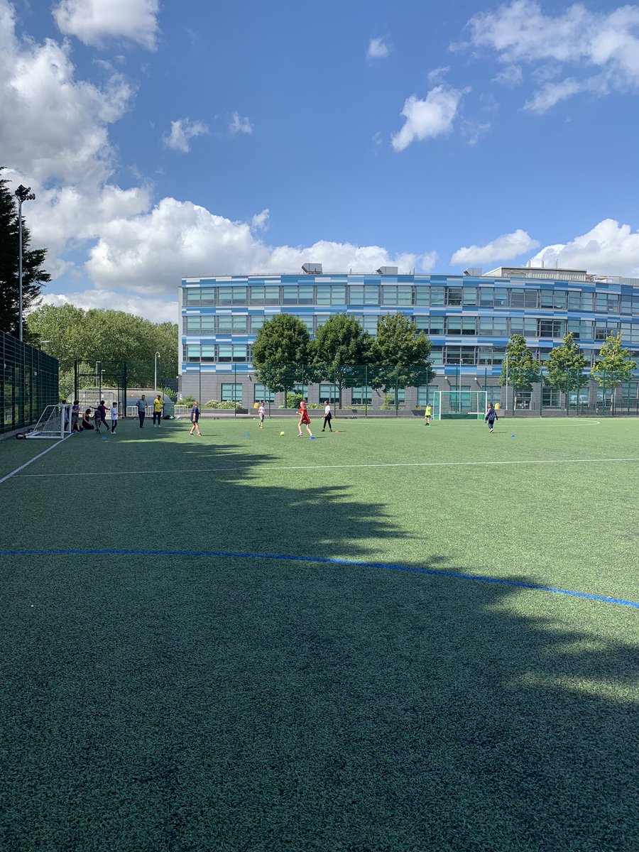 RedcliffeBlue's tweet photo. Redcliffe sports in full swing 27 kids yesterday back again on Wednesday 10:30. #Summer #activity #fun 
⚽️🏐🏀⚾️🏈🏏🏉🥏🎾 https://t.co/Bw07QlCils