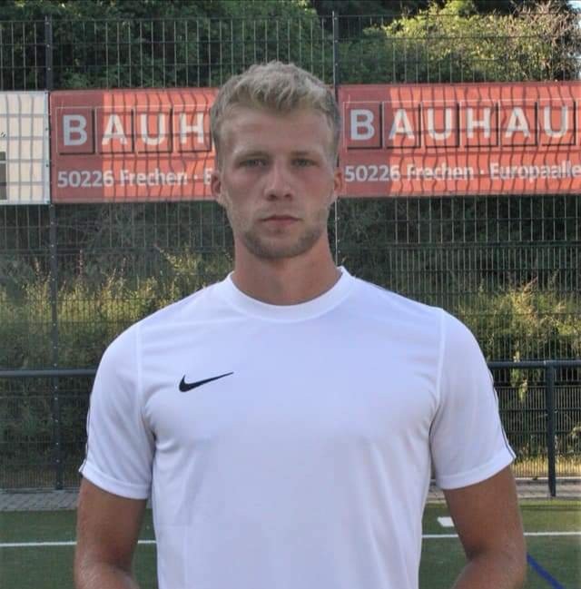 frechen_20's tweet photo. Neuzugang unserer #Zwanziger
Sven Hoffmann
Der 22-Jährige Innenverteidiger spielte zuletzt zwei Jahre bei unserem Ligakonkurrenten @Deutz05 und erzielte in 56 Ligaspielen sechs Tore für die Rechtsrheinischen. 

#ZwanzigerFamilie #Frechen https://t.co/mlc4plBriD