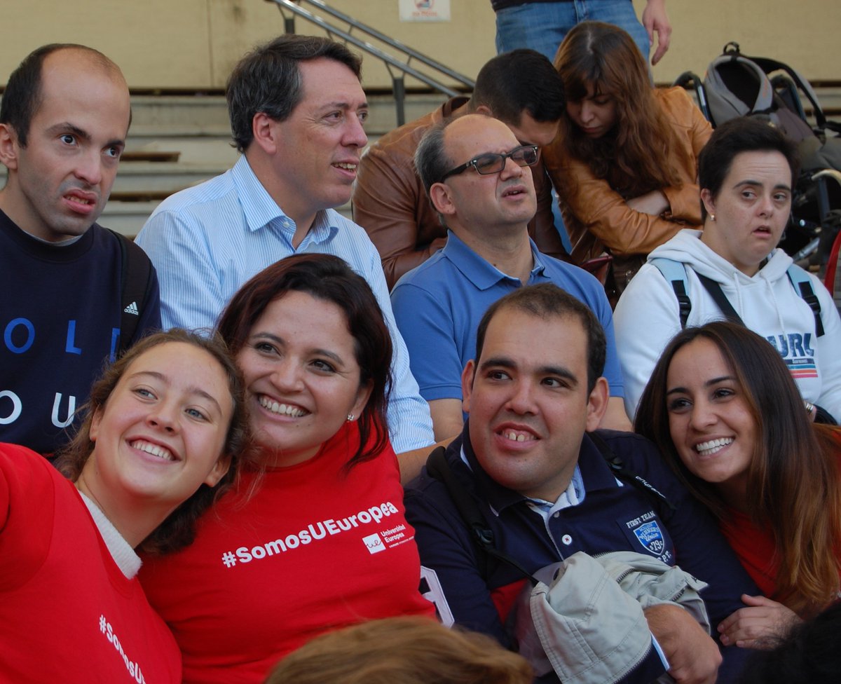 diasolidario's tweet photo. #DiaSolidario19: el 26 de octubre te espera el un día de voluntariado con tu empresa. Participa aquí: https://t.co/NOl5WCQ1Eu.@atresmediacom y @cooperacion organizan, con la colaboración de @bluetabtweet https://t.co/aUO2G67Sxb