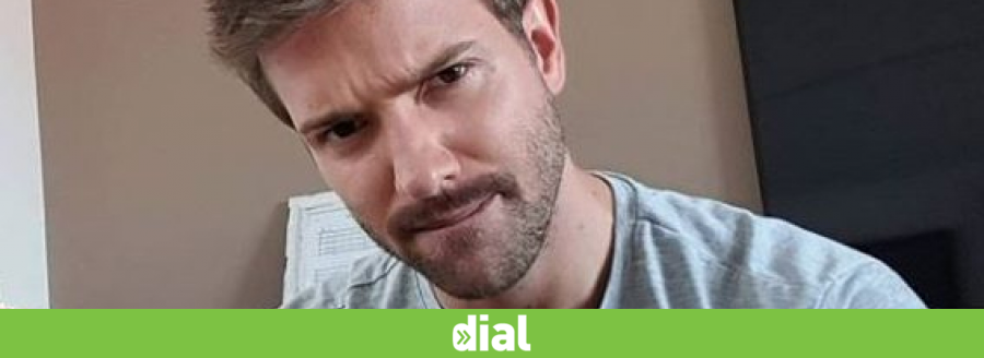 Cadena_Dial's tweet photo. El fútbol le costó una relación a @pabloalboran , y eso que confiesa no ser nada futbolero. Una visita a La Rosaleda bastó para poner fin a una relación.
➡https://t.co/T2iQwTdFzL https://t.co/JA2450zdSS