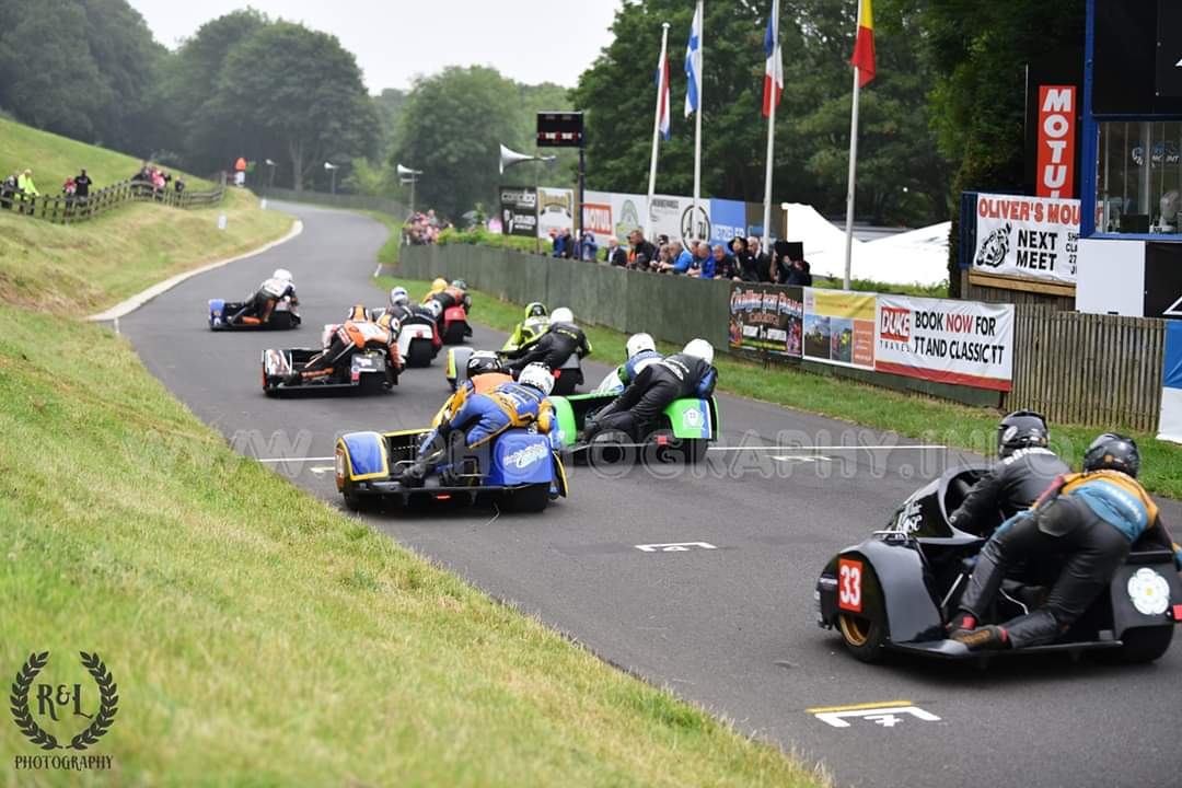 GlobalSidecar's tweet photo. 2019 July~England, Scarborough
Olivers Mount 

Barry Sheene Classic

Remember to tune into this page for up-to the minute Race qualifying and Race results provided by~@MarkDennis2

Photos by~ @mhuckerby66 https://t.co/RXsgDqUgAq