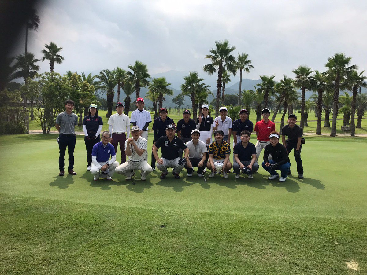 ehimemedgolf's tweet photo. 先週末7/28(日)に奥道後ゴルフ倶楽部にて植田杯が開催されました⛳️

部員が顧問を含めた先生方と一緒にラウンドを回れるという良い機会になりました！

自己ベストを更新した部員もいて、西医体に向けても良いコンペとなりました😋 https://t.co/rZtkeik0dS