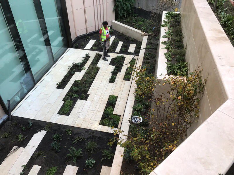 smith_micksmith's tweet photo. ⁦@icb_uk⁩ Another amazing project by ICB Projects.
A fully planted podium deck in Central London.
Can’t wait to see its development of the next couple of years. #ICB #Greeningthecity #livingroofs https://t.co/lryQ9J75iU