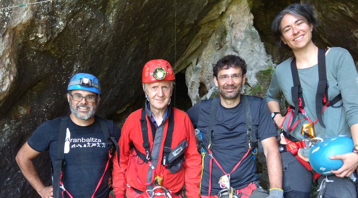 jorios's tweet photo. Ayer hicimos la primera aproximación al yacimiento #Musteriense de #Amalda_III un proyecto del @CENIEH financiado por @GipuzkoaKultura y con al colaboración de Antxieta Arkeologia Taldea #neandertal @lau_sanrom https://t.co/oCf5Pg88AV