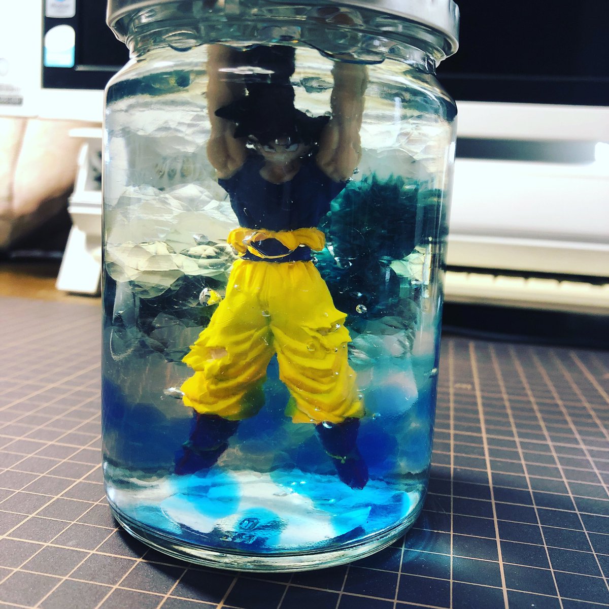 のりぞうさん No Twitter 瓶にフィギュア入れて 消臭剤と水入れたらできる 簡単 ドラゴンボール 瓶詰めフィギュア T Co Hbu8xmqcvx