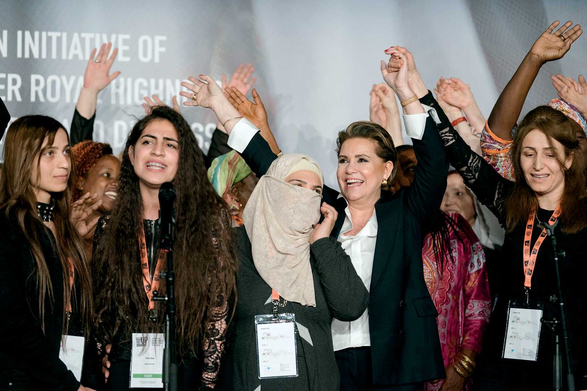 FondationEngie's tweet photo. Selon l’@UNESCO, l’accès à l’#éducation des #femmes pourrait sortir 171 millions de personnes de la #pauvreté. Les #droits des femmes, un axe majeur de la Fondation cette année et depuis plus de 25 ans > https://t.co/cd5iyisSQo https://t.co/HovBFr8h6U