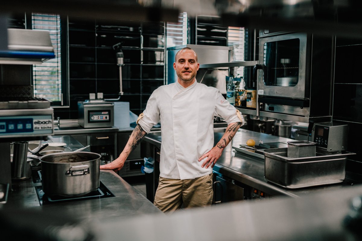 BookatableDE_'s tweet photo. Das 1-Stern-Restaurant Ai Pero bekommt zum 1.8. einen neuen Küchenchef, Nicholas Hahn. Hohe Qualität der Zutaten, die original italienische Zubereitungsweise &amp; La Dolce Vita können Gäste weiterhin im Ai Pero genießen! Hier reservieren: https://t.co/rUU5PCUkL0 #andernach ©Lars May https://t.co/iUCtja0gPh