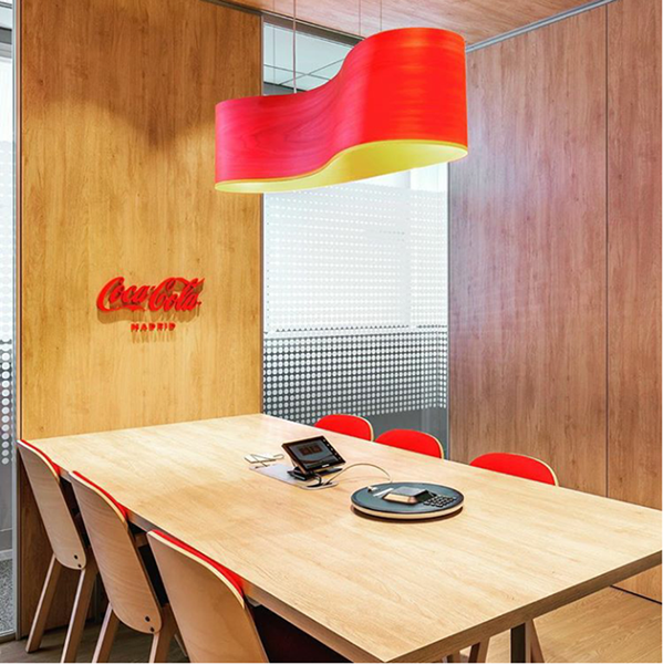 #CapdellProyectos📍Oficinas <a href="/CocaCola_es/">Coca-Cola España</a>
La madera  y el inconfundible rojo Coca Cola son el rasgo estético más característico de las sillas Wedge que hemos aportado a las oficinas centrales de la marca de refrescos en Madrid.